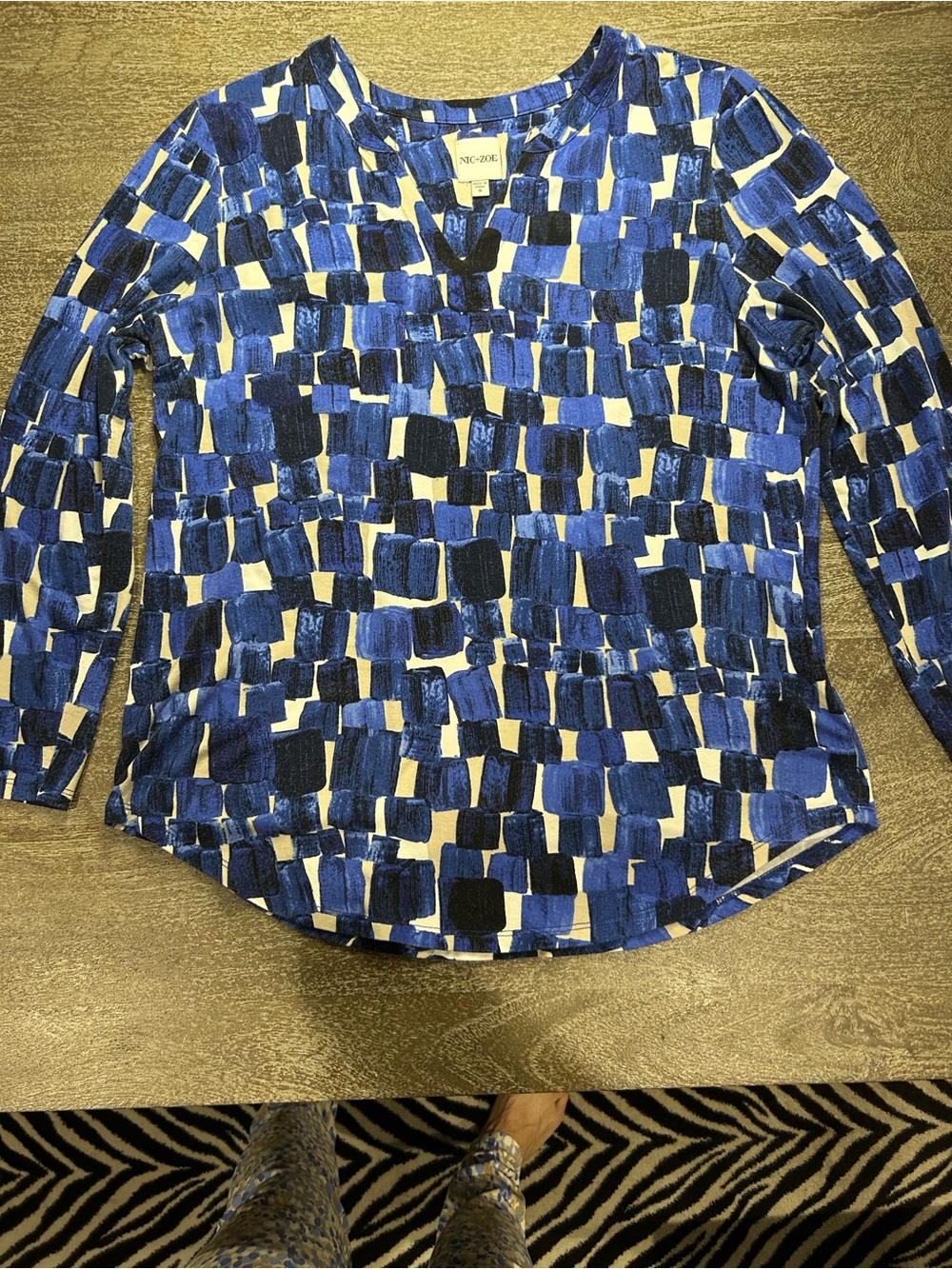 NIC+ZOE Blue and White Geometric Long-Sleeve Blouse